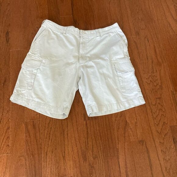 IZOD 40 Cargo Unisex Shorts - Picture 9 of 9